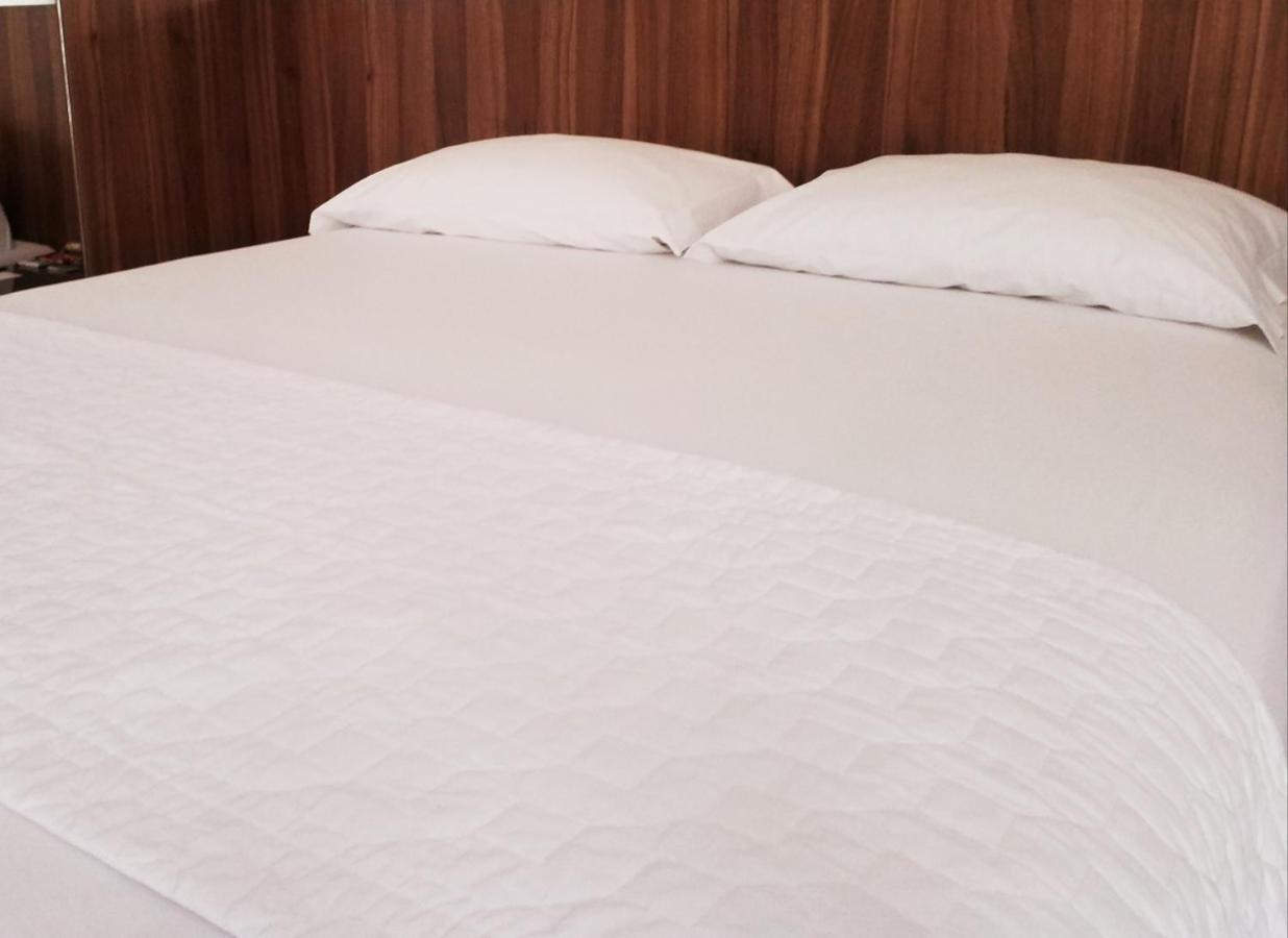 Luv Motel Joinville Bagian luar foto